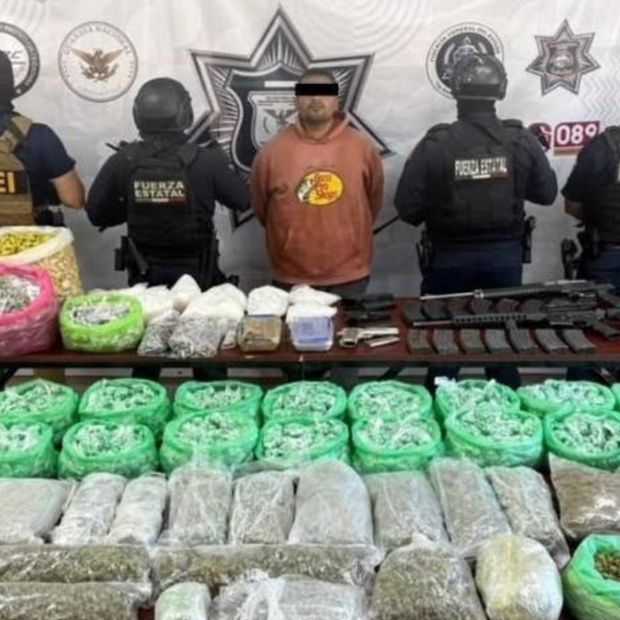 Detienen a Hombre con Más de 45 Kilos de Droga y Armas en Maneadero, Ensenada